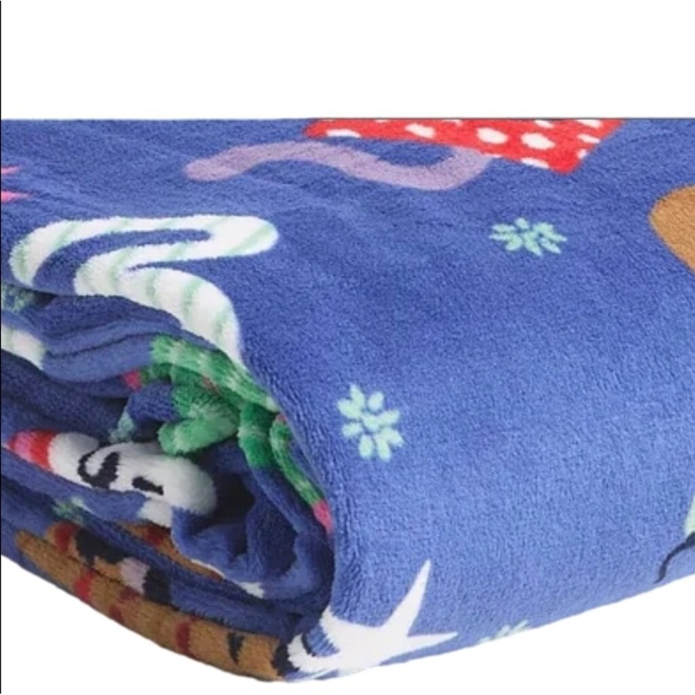 NWT Vera Bradley Plush Blanket Sock Set Blue Catnip Christmas Holiday Cats Soft - Picture 4 of 5